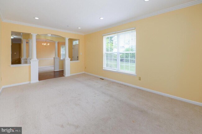 Building Photo - 200 Rolling Hill Dr