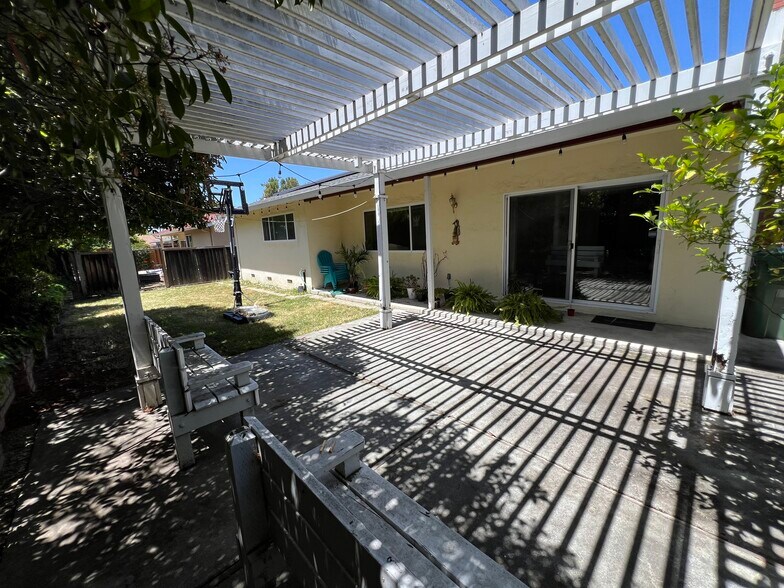 Building Photo - 1642 Tahoe Dr