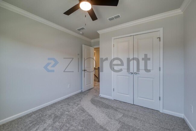 Building Photo - 1467 Hasse Ave