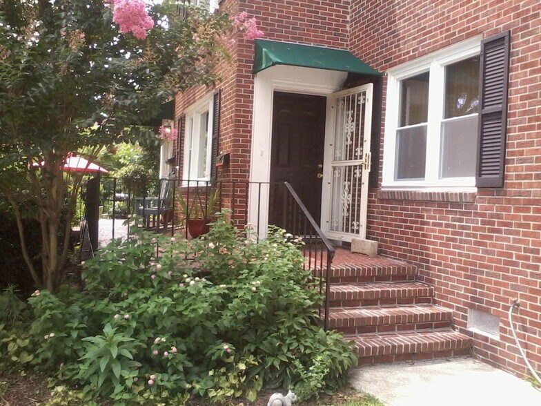 Building Photo - 1500 Meads Rd