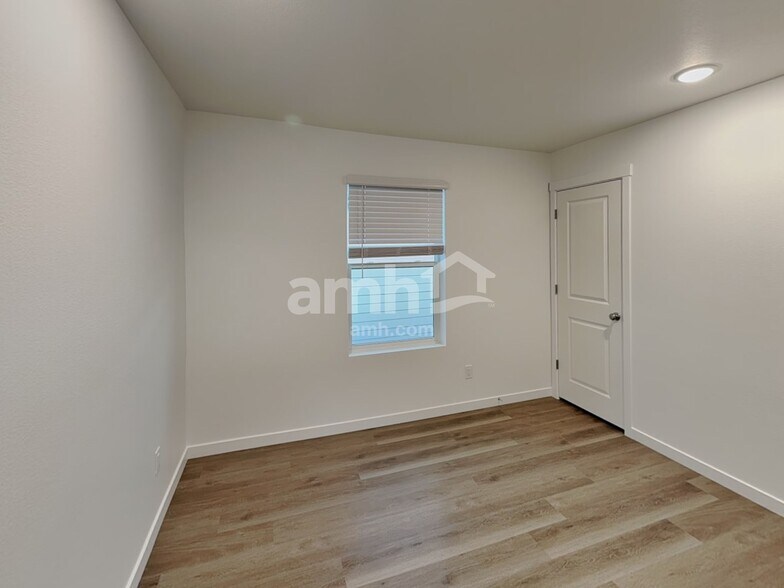Building Photo - 320 N Addison Way