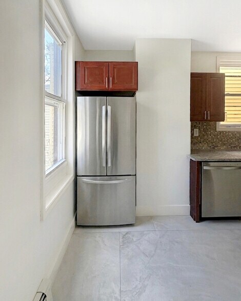 Building Photo - 132 Bayview Ave