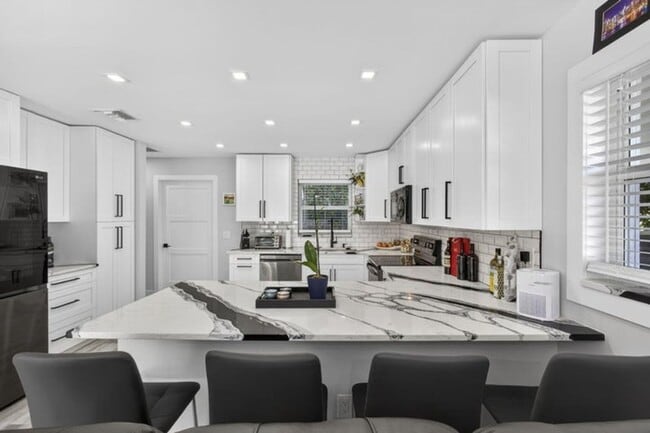 Building Photo - 2388 S Wallen Dr