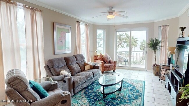 Building Photo - 2230 Beach Dr