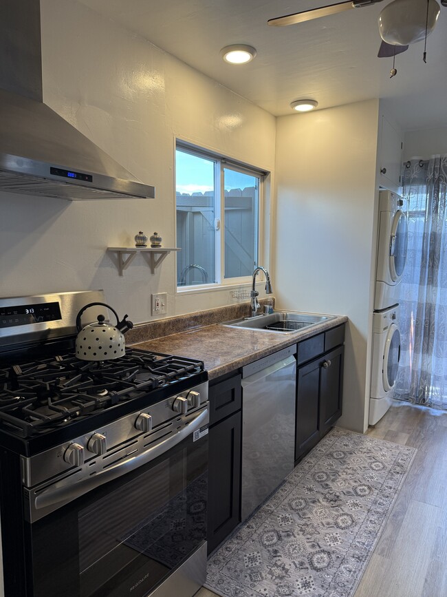 Building Photo - 1388 Siwanoy Dr