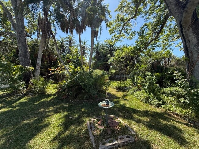 Building Photo - 1211 4th St W