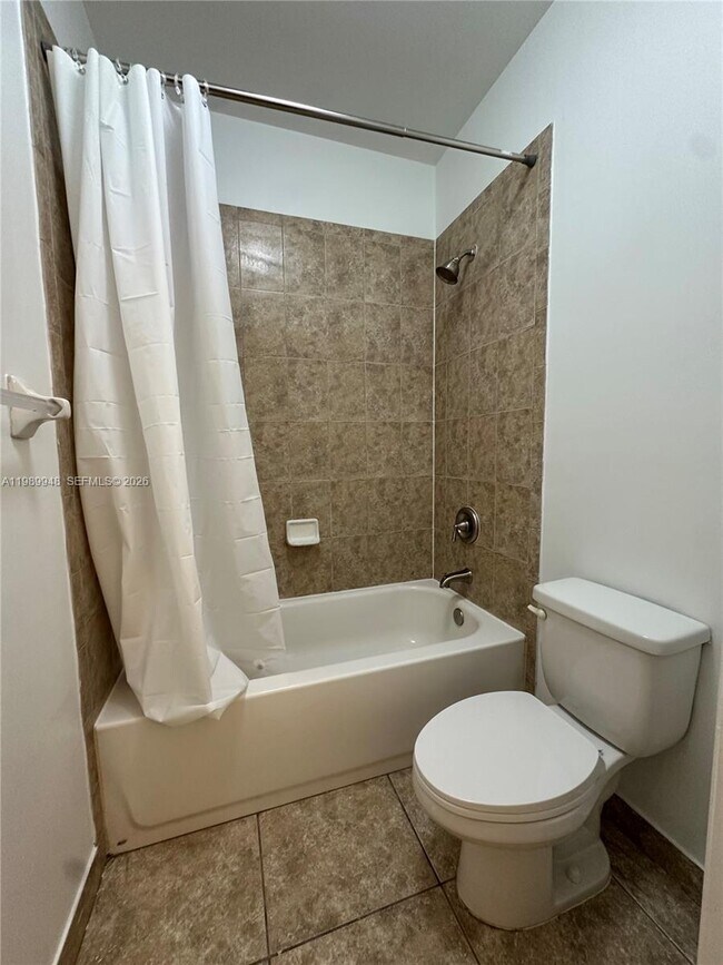 Building Photo - 1027 NE 10th Ave