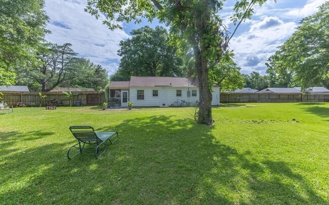 Building Photo - 104 Sharyn Ln