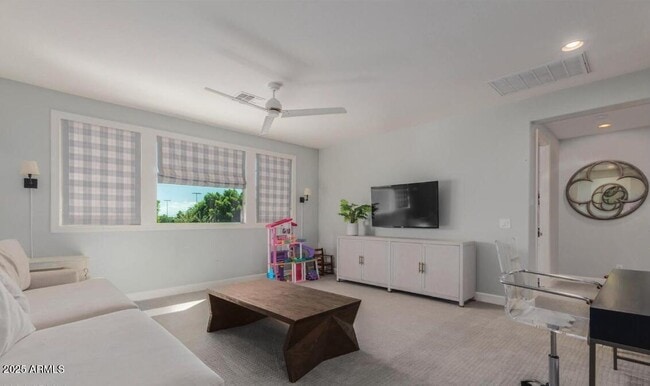 Building Photo - 947 W Kaibab Dr