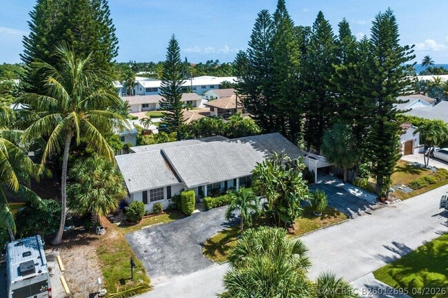Building Photo - 13 Sailfish Ln