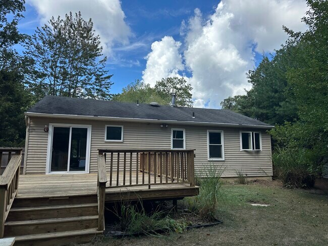 Building Photo - 16 Woodside Ln