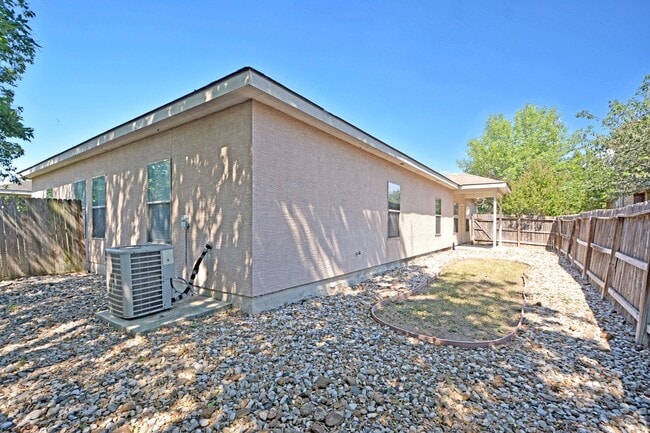 Building Photo - 240a Anne Louise Dr