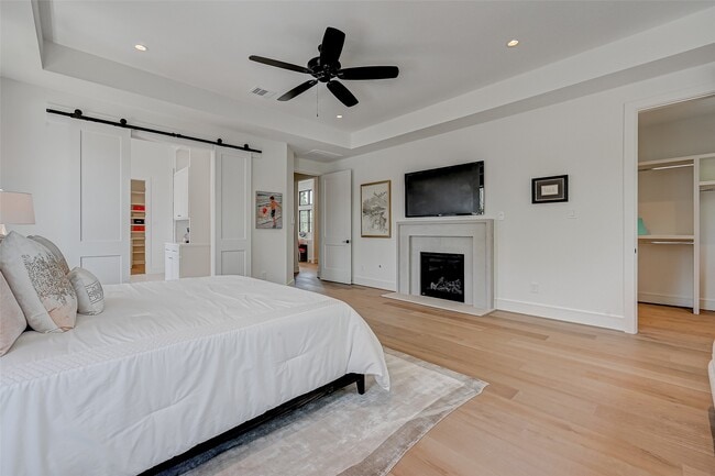 Building Photo - 1506 W 43rd St