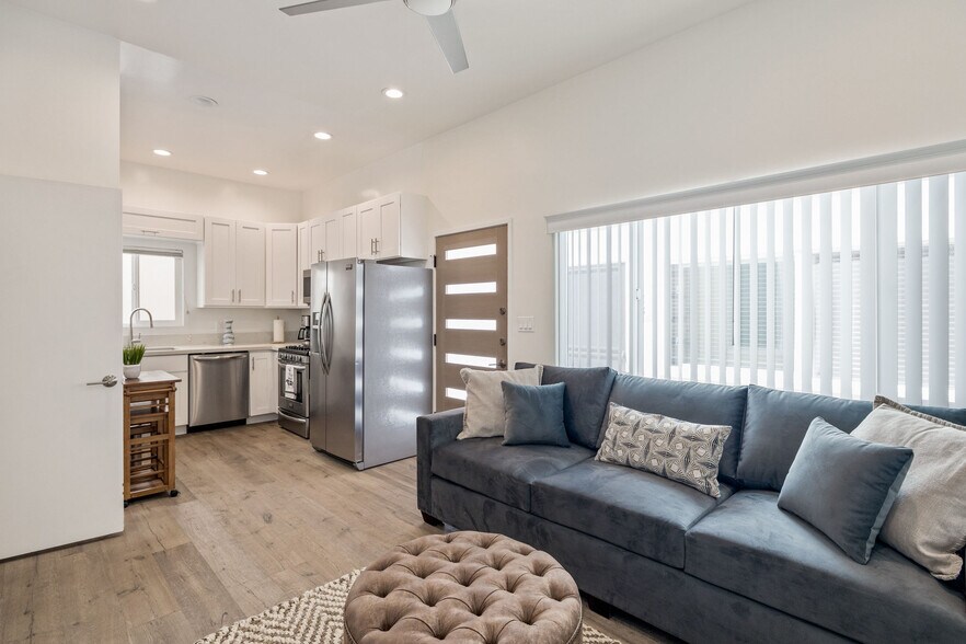 Building Photo - 131 Gull St