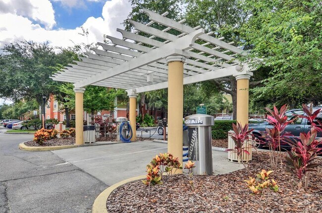 Building Photo - 4207 S Dale Mabry Hwy