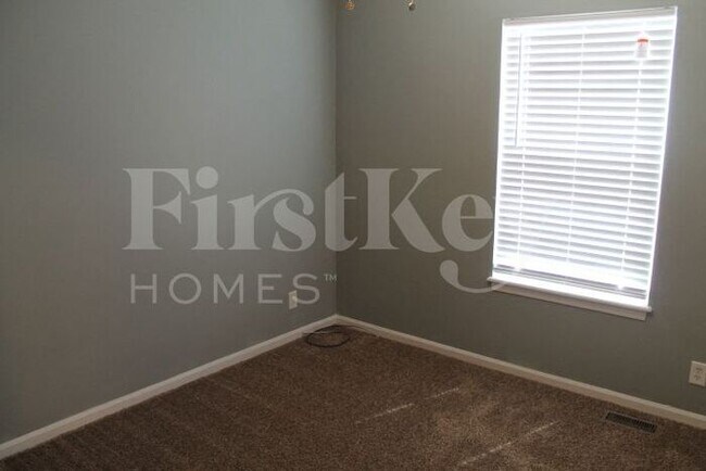 Building Photo - 1700 Briarwood Ln