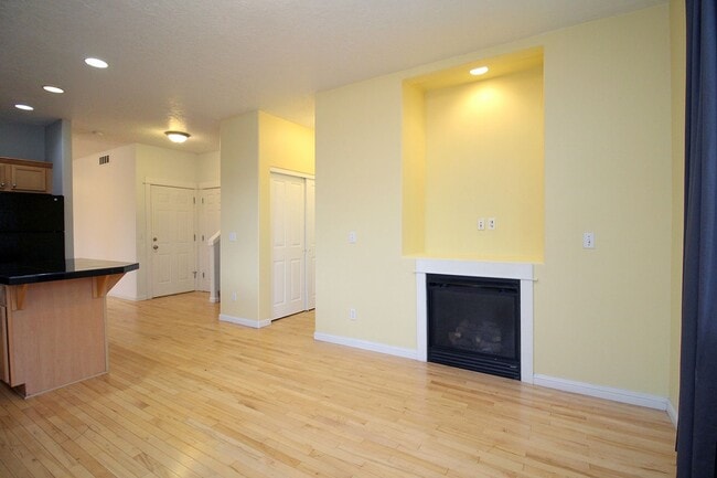 Building Photo - 7123 SE Brooklyn St