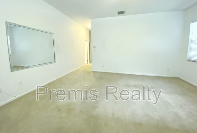 Building Photo - 642 Weathersfield Dr