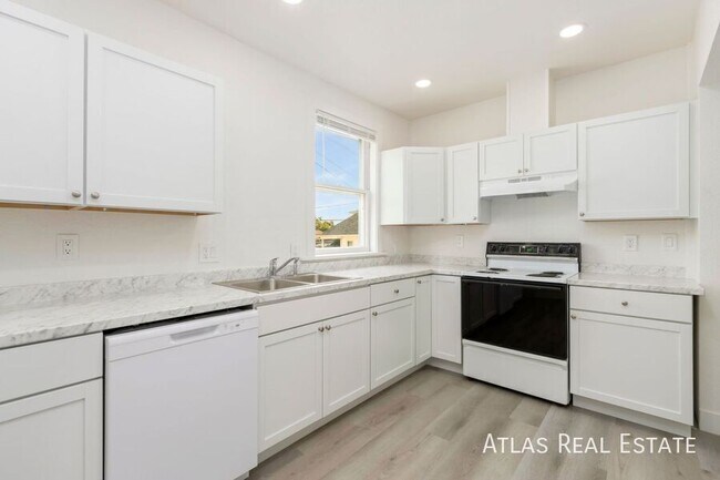 Primary Photo - 1904 8th Ave