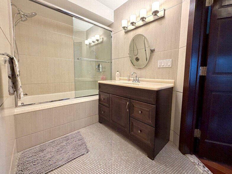 Building Photo - 52 Sheridan Ave