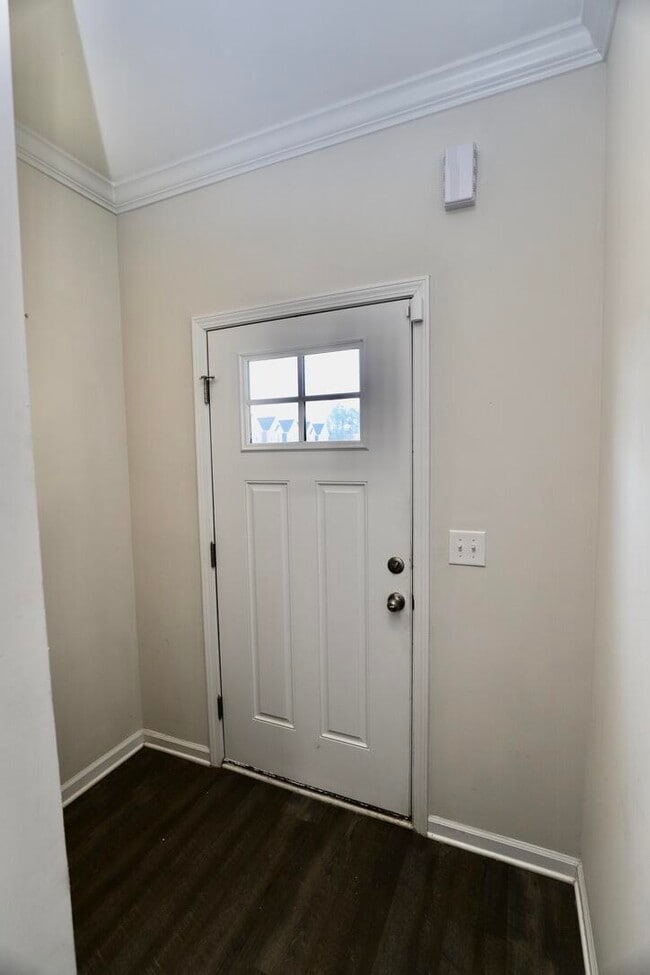 Building Photo - 2943 Old Field Rd