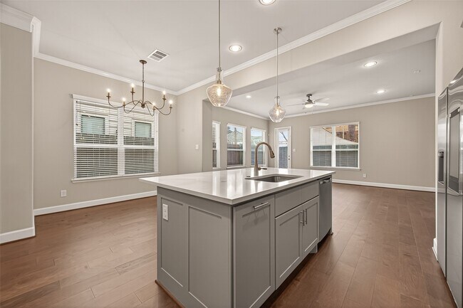 Building Photo - 4413 Schuler St