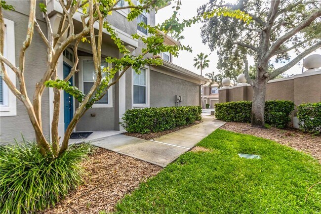 Building Photo - Gated Community Townhome 3br/2.5ba/2 Car G...