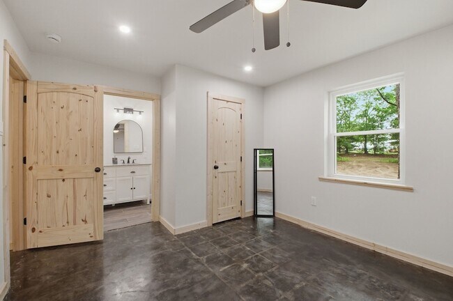 Building Photo - 509 Co Rd 2271