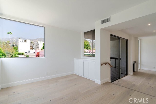 Building Photo - 1305 N Columbus Ave