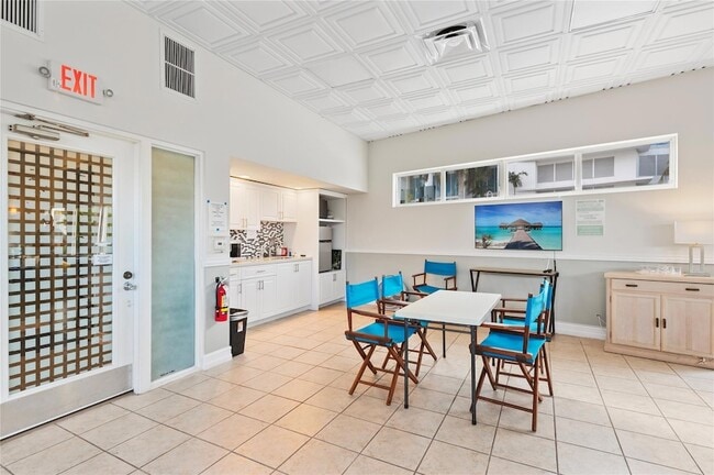 Building Photo - 720 Bayshore Dr