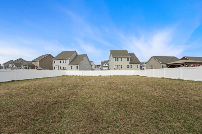 Building Photo - 115 Horse Trail Ln