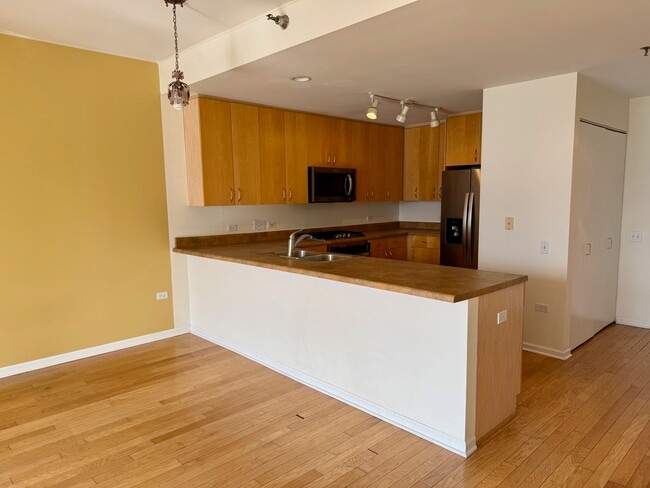 Building Photo - 1515 S Prairie Ave