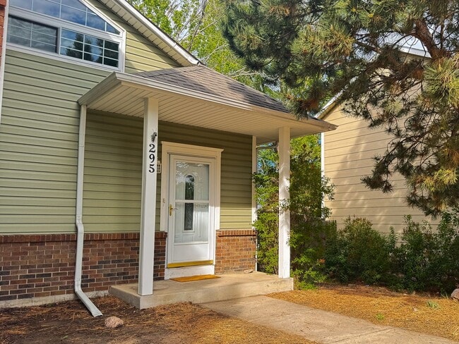 Building Photo - 4 bedroom with large backyard