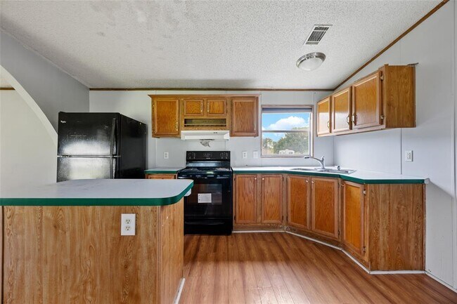 Building Photo - 360 Shady Oaks Dr