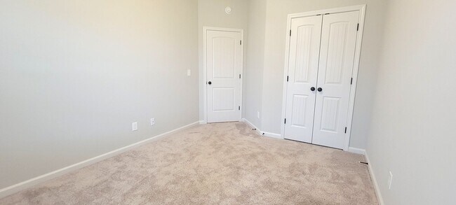 Building Photo - 844 Hedgefield Way