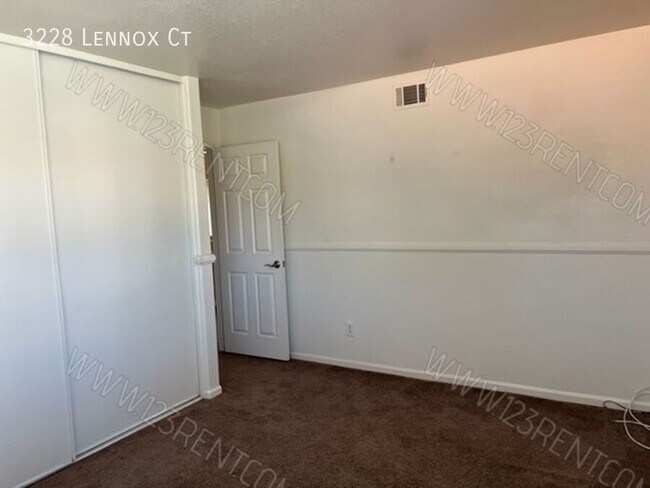 Building Photo - 3228 Lennox Ct
