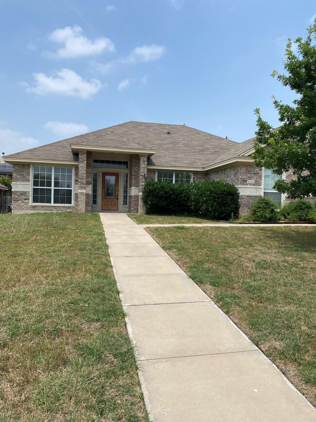 Primary Photo - PRICE Improvement!! Beautiful 4 bed 2 bath home ready now!!