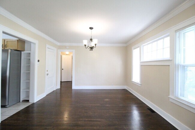 Building Photo - 1412 W 51 St