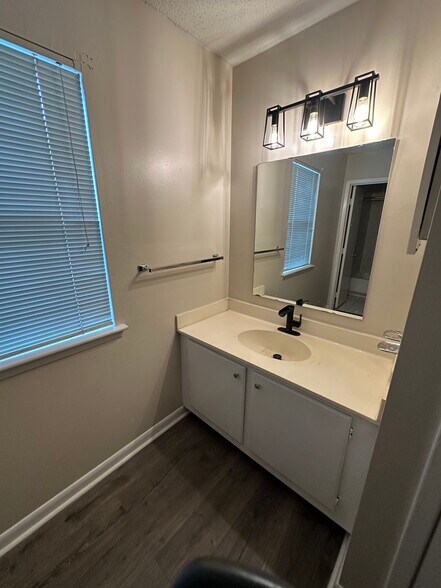 Building Photo - 3350 Heathstead Pl