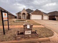 Building Photo - 3 bed, 2 living area, 2.5 baths with storm shelter gazebo!  This home has everything you need, ca...