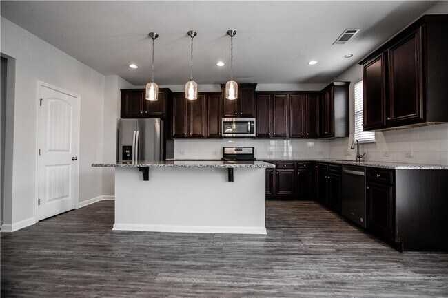 Building Photo - 5410 Mirror Lake Dr