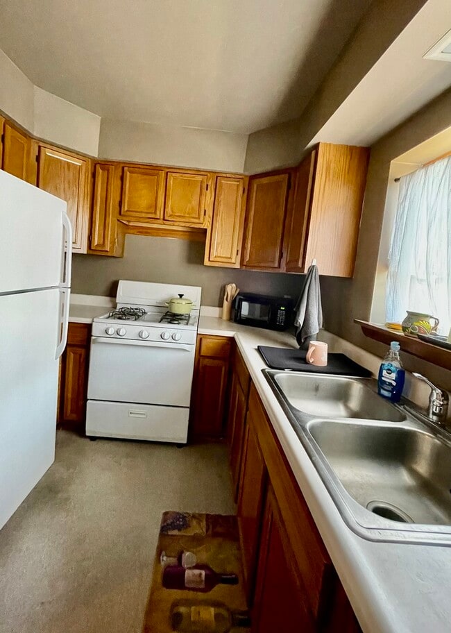 Building Photo - 76 W Washington St