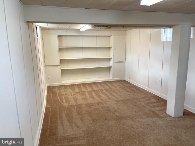 Building Photo - 7132 Parkview Ave