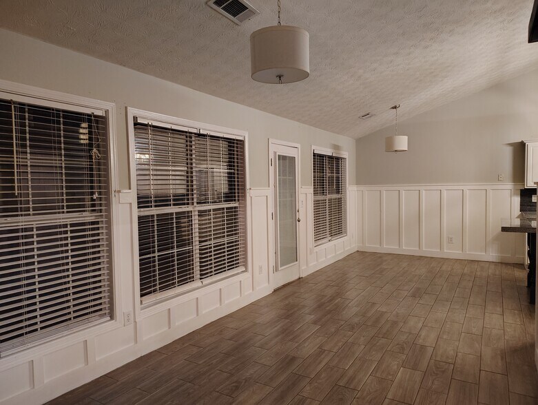 Open family space - 5679 Post Mill Ct