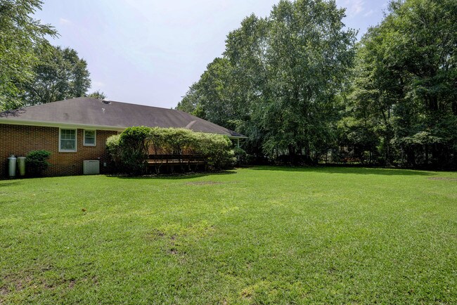 Building Photo - 203 Wagon Wheel Way