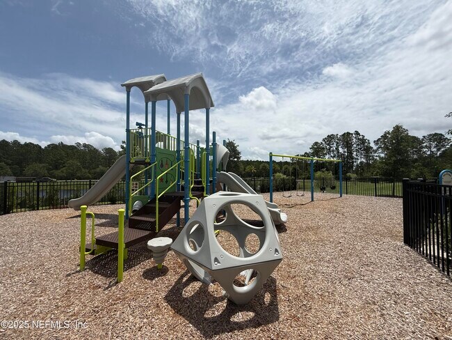 Building Photo - 141 Ren Wy