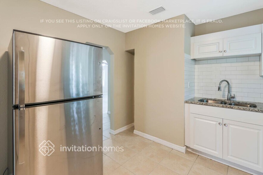 Building Photo - 4209 N Downing Ave