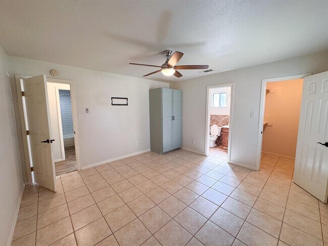 Building Photo - 505 Cambridge Dr