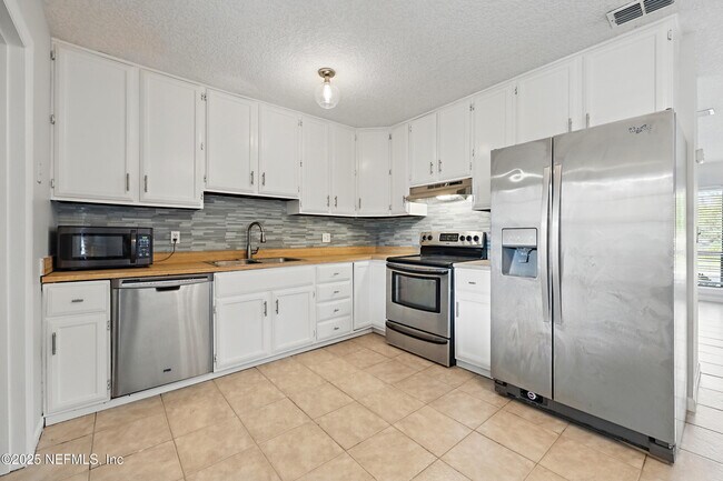 Building Photo - 2505 Waters Edge Dr
