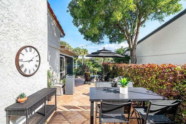 Building Photo - 18 Bristol Ln